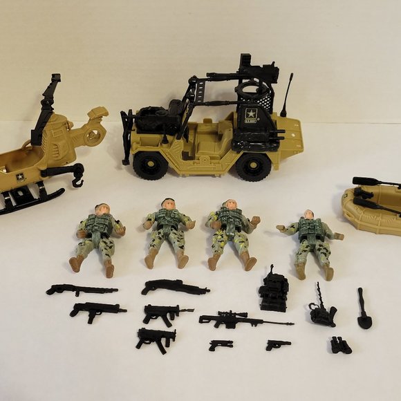 U.S. Army Desert Forces Playset Toy Action Figures Weapons and Vehicles - Picture 1 of 16